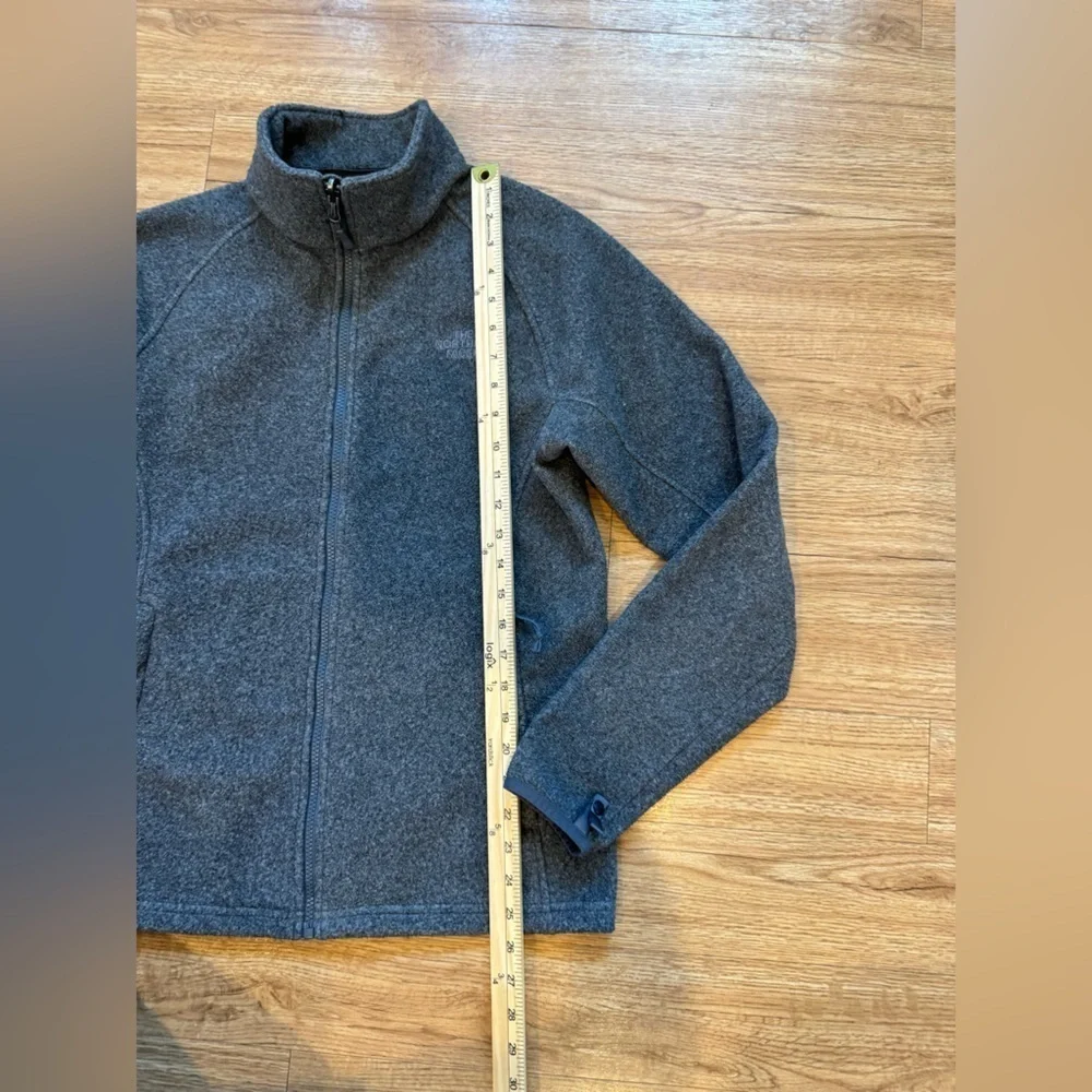 The North Face Mens classic full zip layering fleece